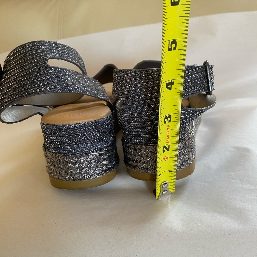 Rouge Helium Silver Gray Sandals with Textured Design - Picture 8 of 10